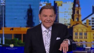 Zuckerberg Covers His Laptop Camera